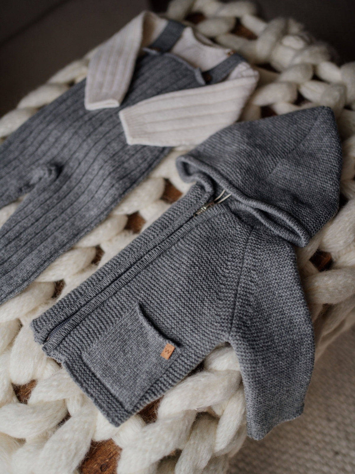 CARDIGAN DE LANA CON CAPUCHA