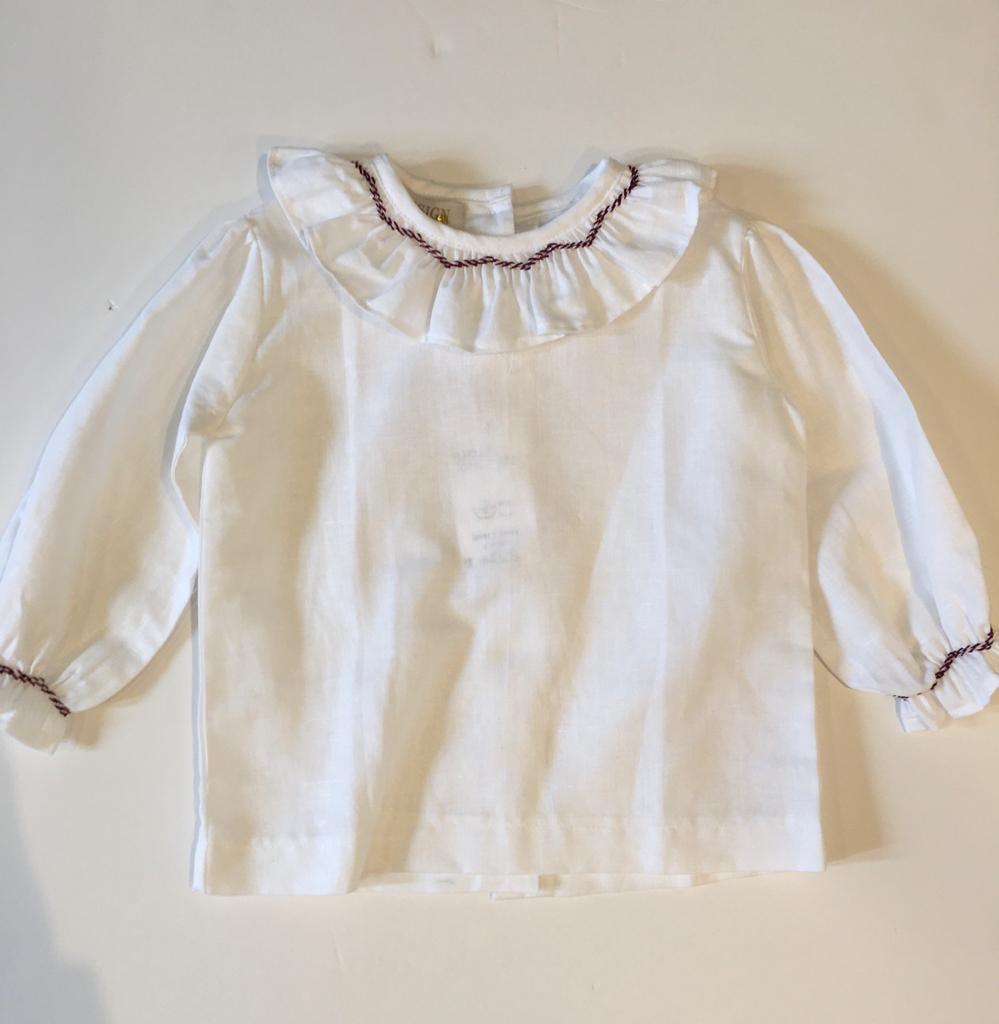 Blusa blanca con cuello bordado vino