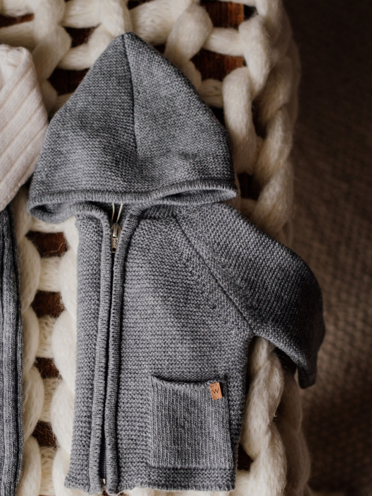 CARDIGAN DE LANA CON CAPUCHA